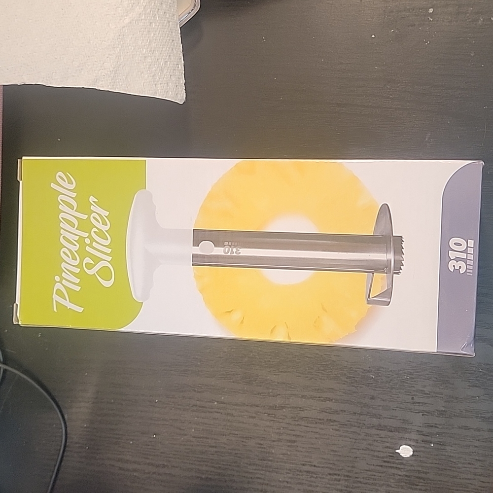 Pineapple slicer